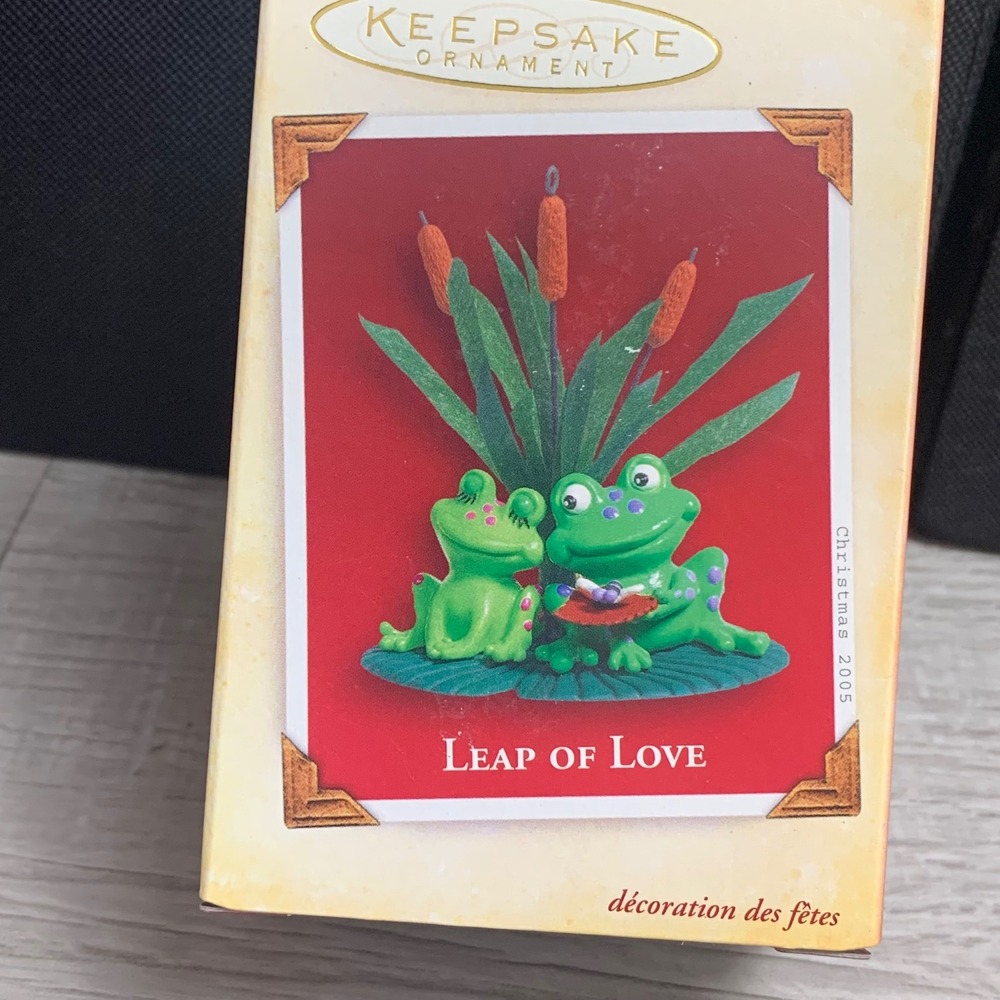 Hallmark Keepsake Ornament 2005 Leap of Love Frogs Sharon Visker Handcrafted